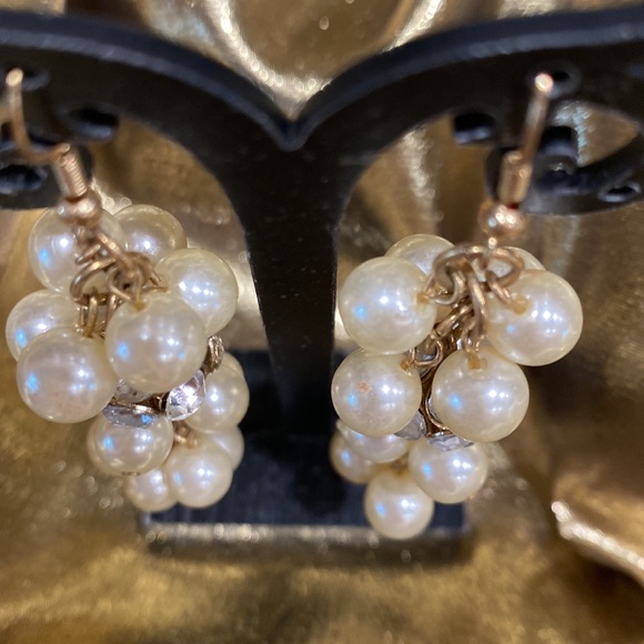 Pearl and Rhinestone pierced dangle earrings, gold hardware EUC - Picture 3 of 7